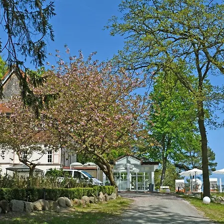 Naturnahes Strandhotel Mit Direkter Ostseelage 3*