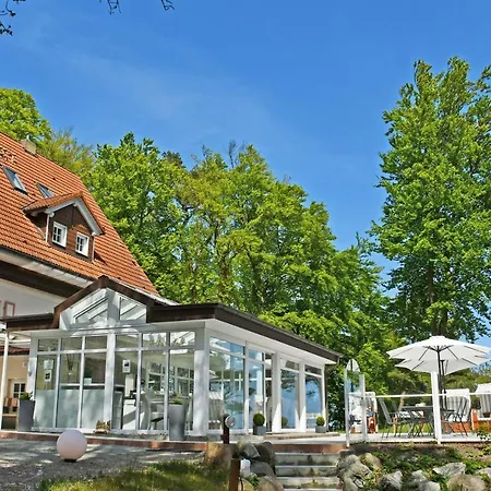 Vila Naturnahes Strandhotel Mit Direkter Ostseelage 3*
